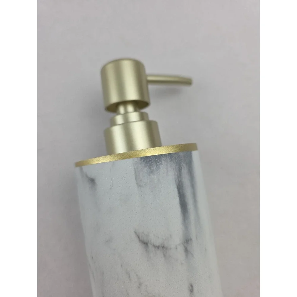 New In Box Sunday Citizen Resin‎ Bath Set Soap Dispenser & Toothbrush Holder